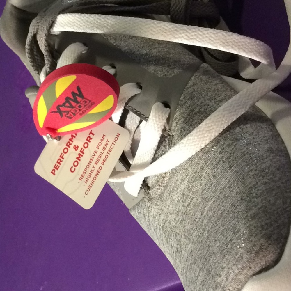 Sneakers - Picture 5 of 7